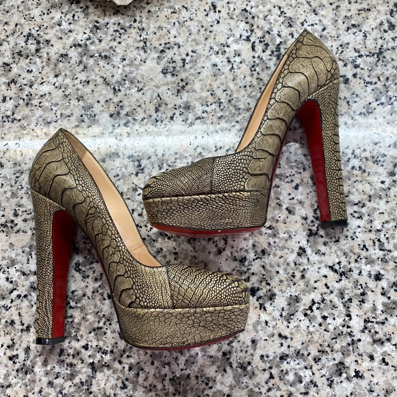 ❌SOLD❌ Authentic Christian Louboutin Python heels - Picture 3 of 10